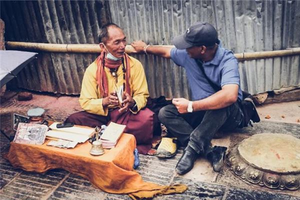 风水轮流转！这一次被官方点名的张颂文给所有演员上了一课！(图1)